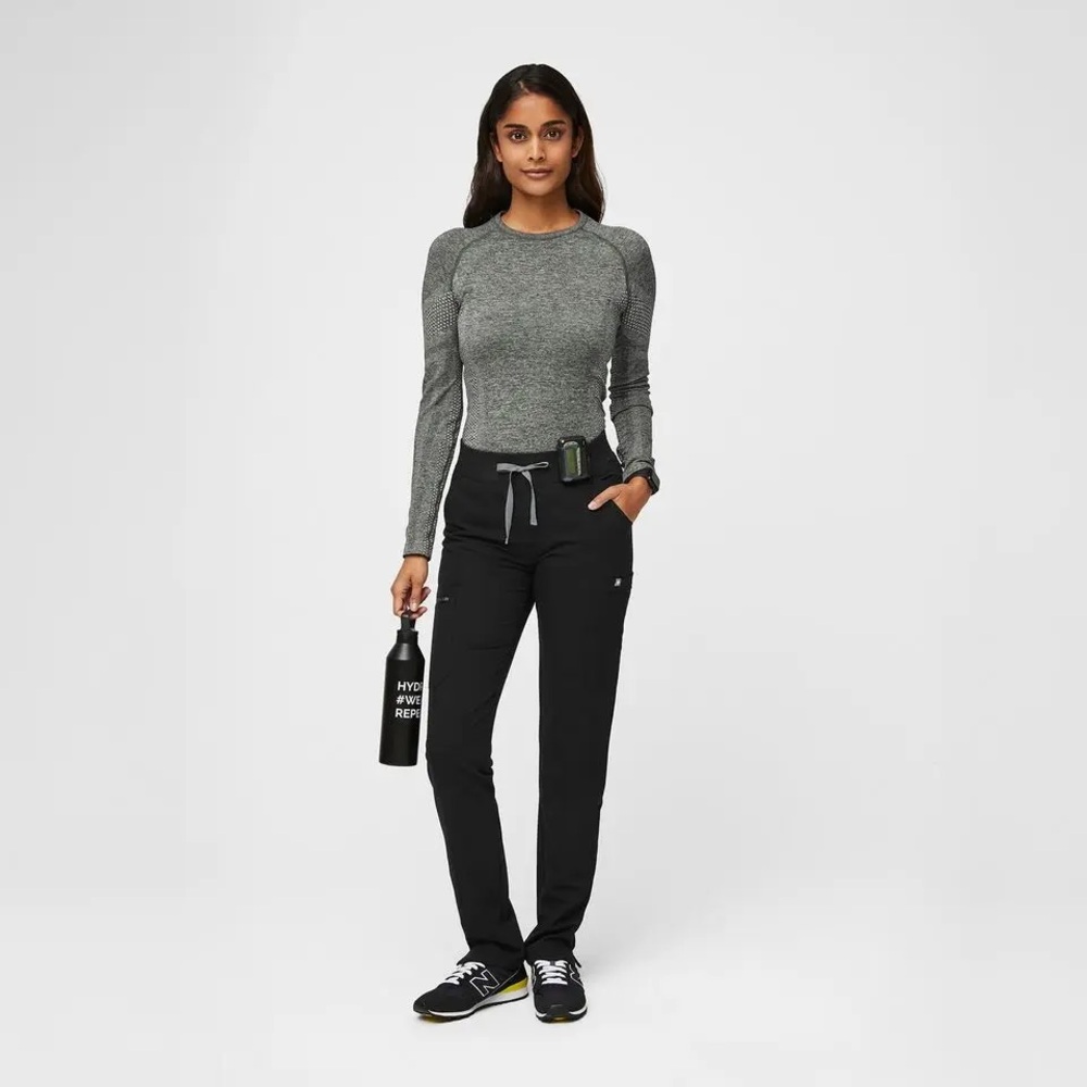 Figs yola skinny 2.0 scrub pants black size small
